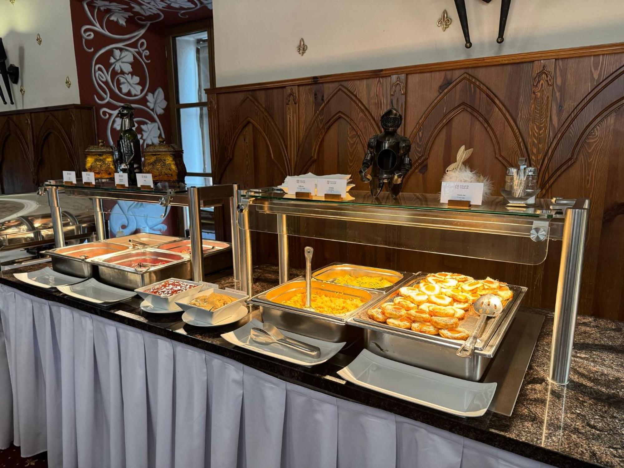 Hotel Grand Viglas Zólyom Kültér fotó