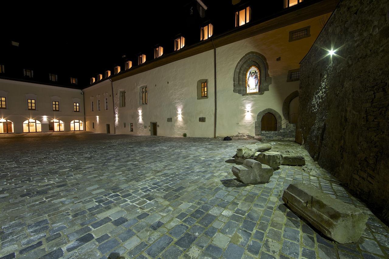 Hotel Grand Viglas Zólyom Kültér fotó