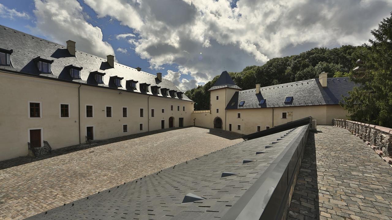 Hotel Grand Viglas Zólyom Kültér fotó